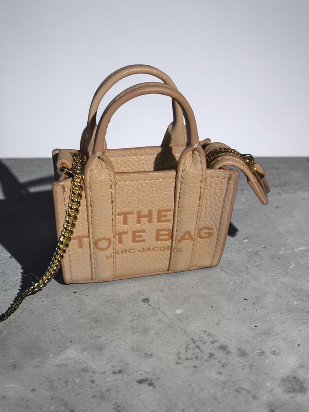Marc Jacobs The Tote Bag Mini Bag Charm in Pale Pink